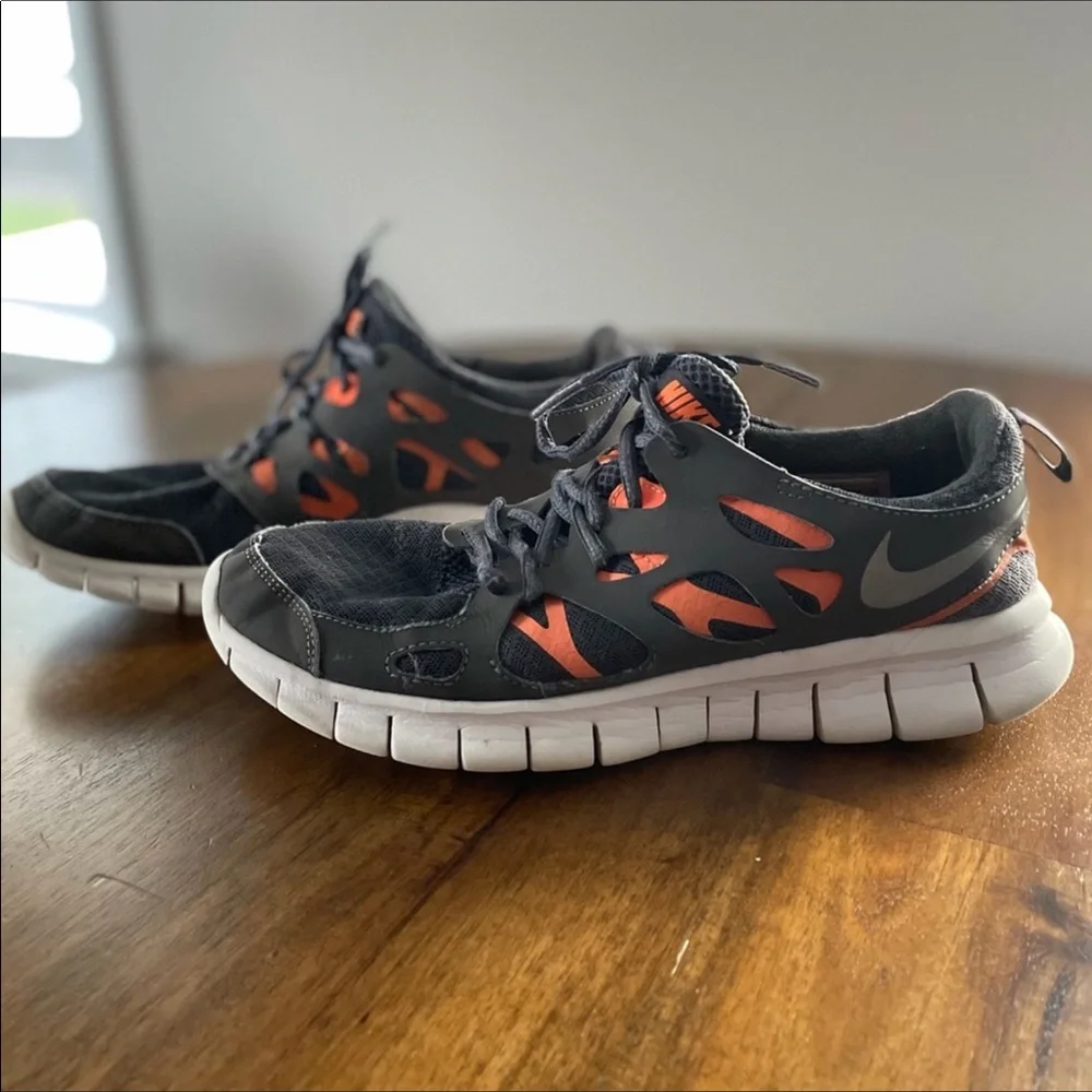 Nike Free Run 2 Sneakers Tennis Shoes Youth Size 7 Orange Gray